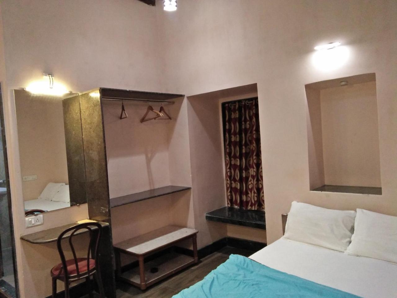 Hotel Blue Bird Colaba Mandve Buitenkant foto