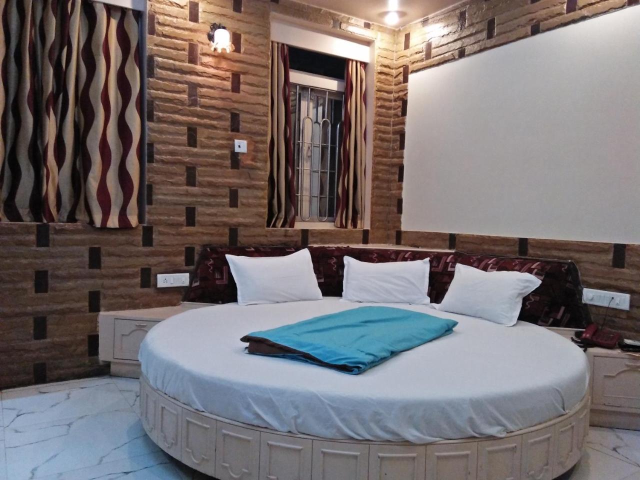 Hotel Blue Bird Colaba Mandve Buitenkant foto