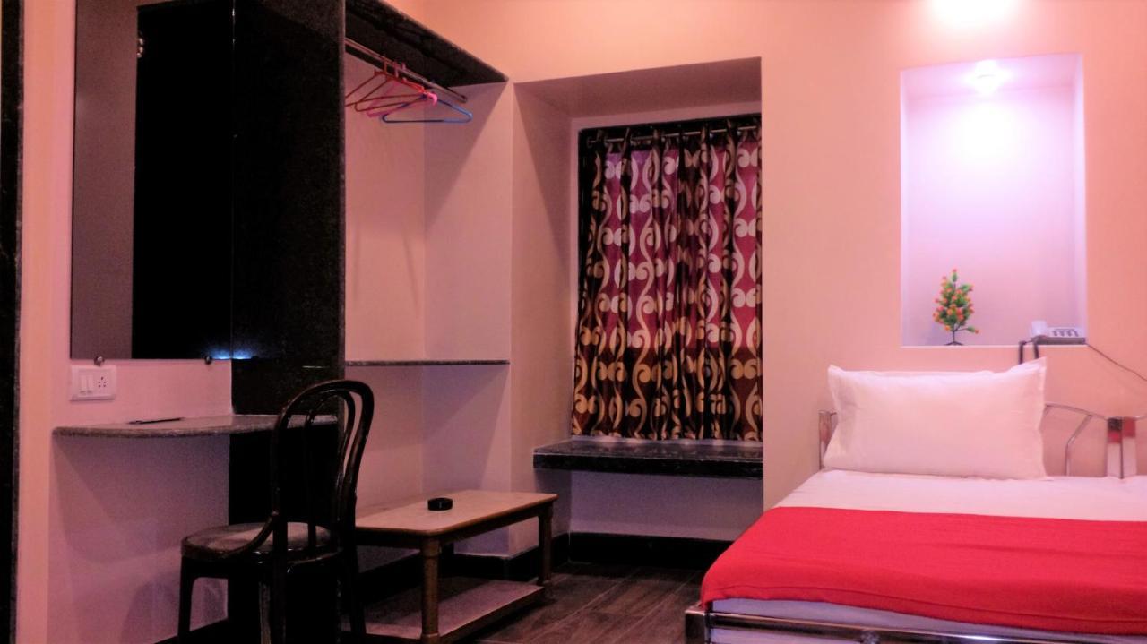 Hotel Blue Bird Colaba Mandve Buitenkant foto
