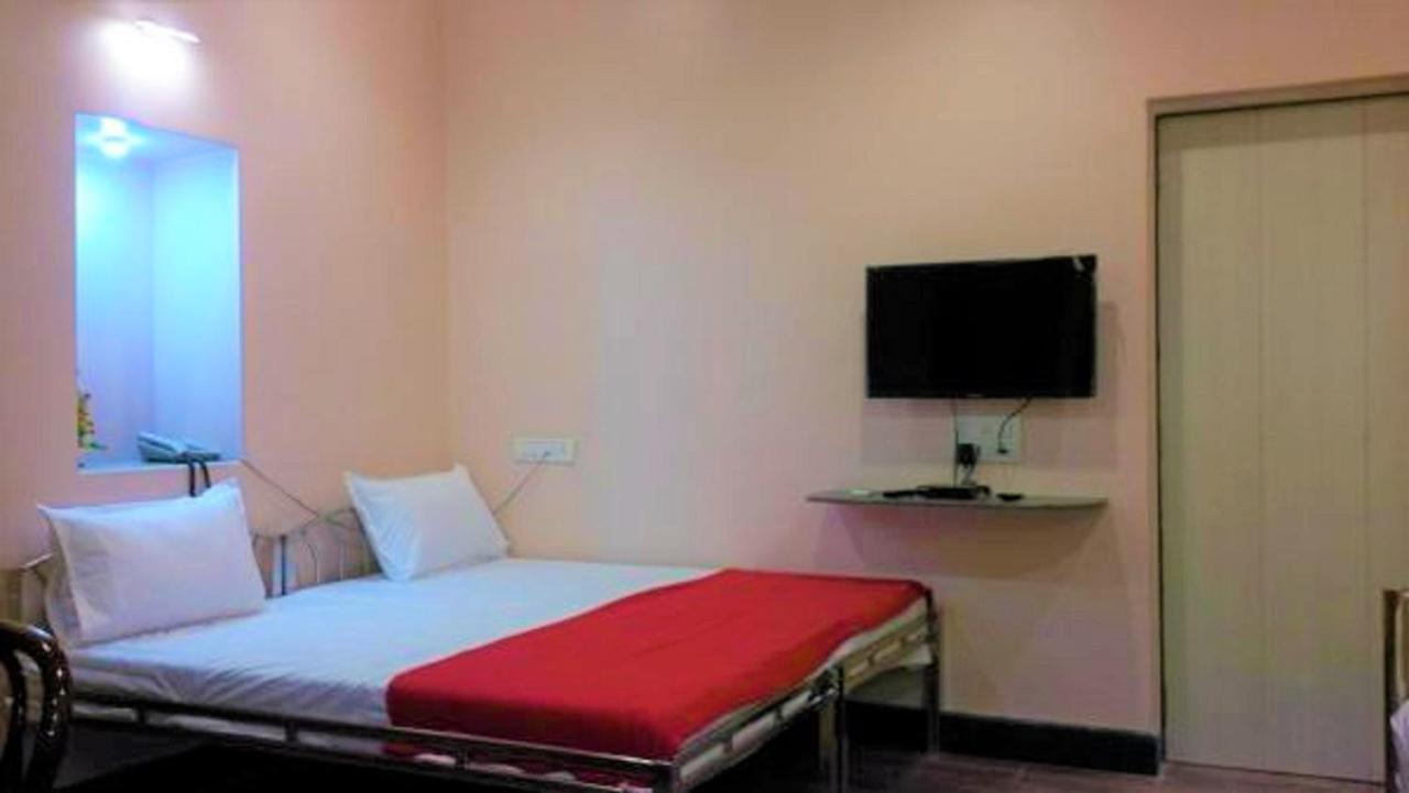 Hotel Blue Bird Colaba Mandve Buitenkant foto
