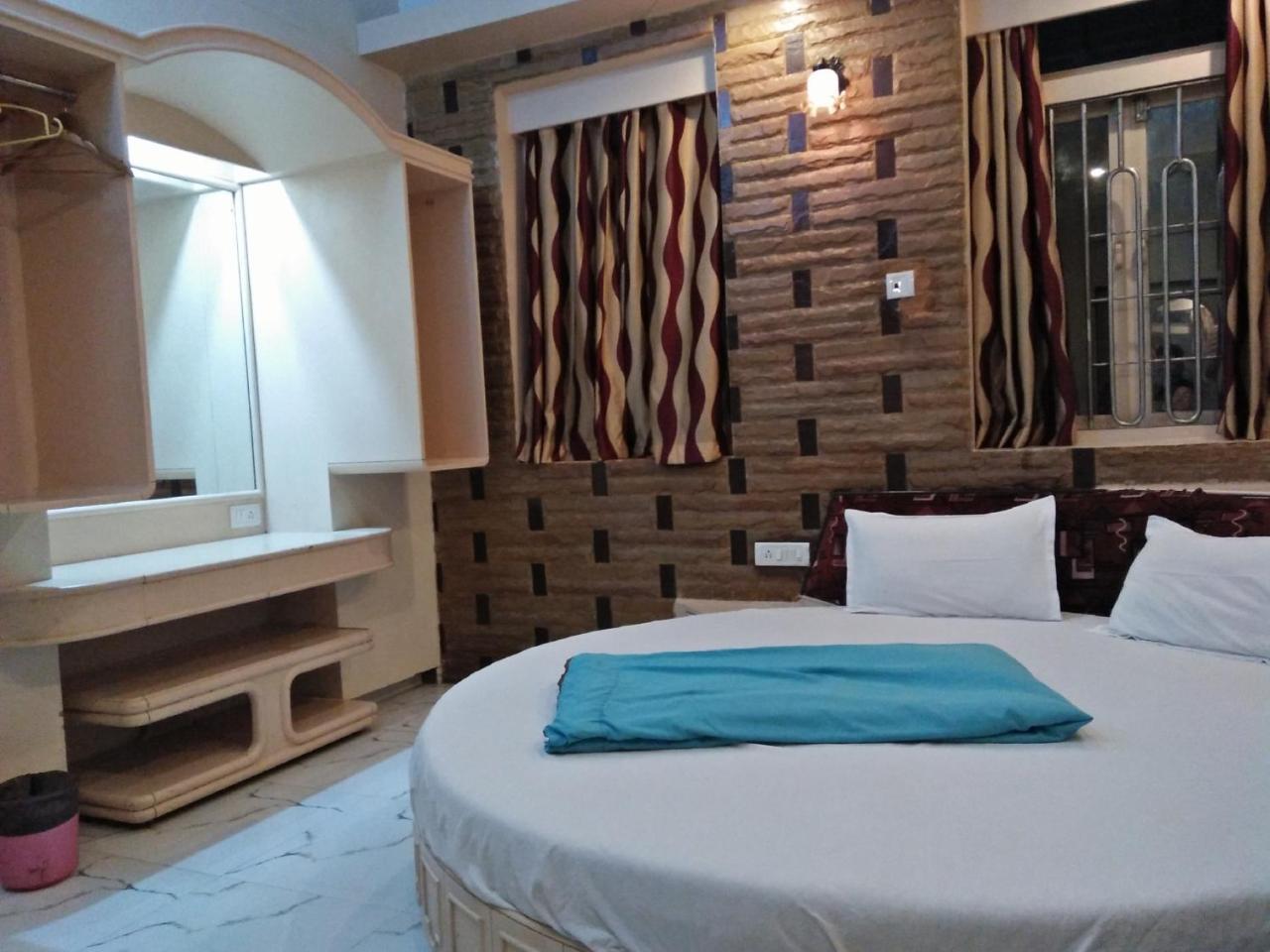 Hotel Blue Bird Colaba Mandve Buitenkant foto