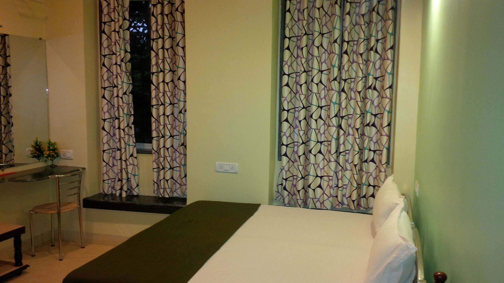 Hotel Blue Bird Colaba Mandve Buitenkant foto